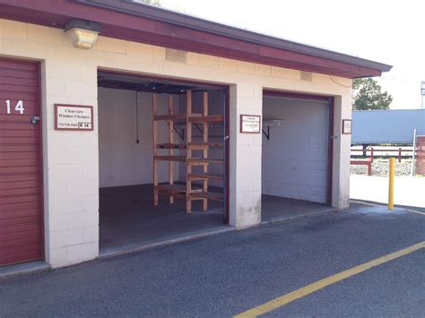 If you'd like information about traditional storage units nearby, check out the below list of drive-up storage facilities for more details: Life Storage ( 5. . Auto garage for rent
